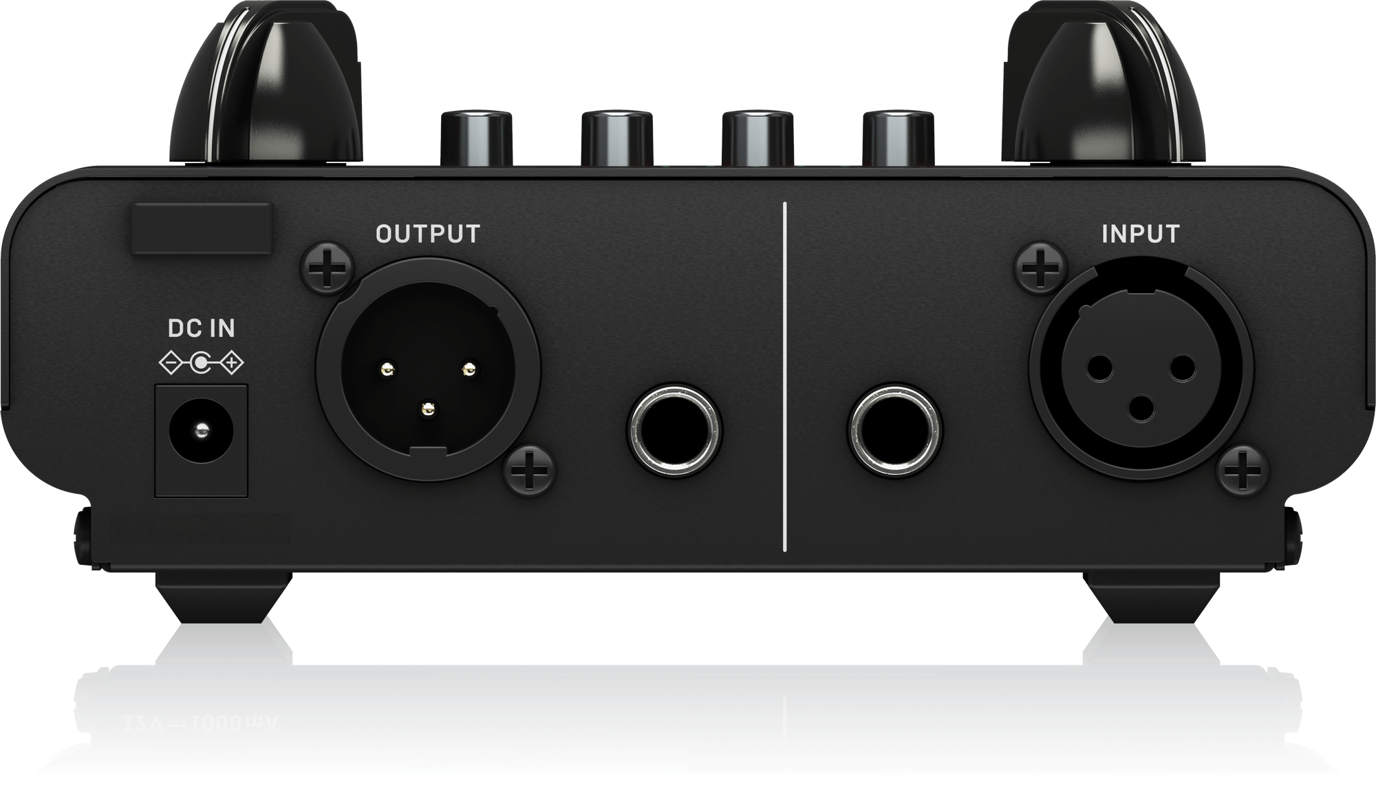 MIC300背面。右がXLR/標準INPUT、左がXLR/標準OUTPUTとDC INです。