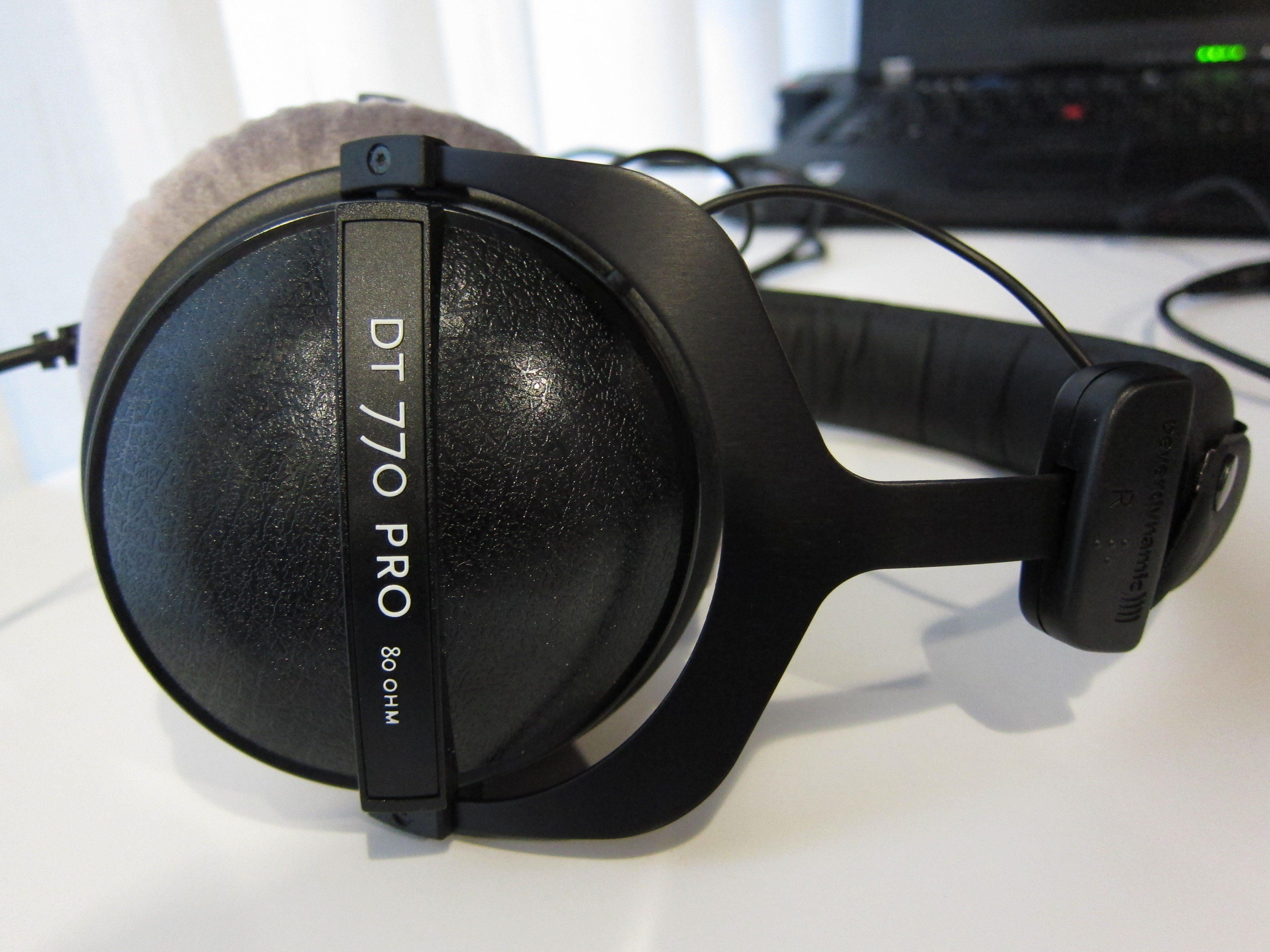 イヤーカップにDT 770 PRO 80 OHMと記された実機写真