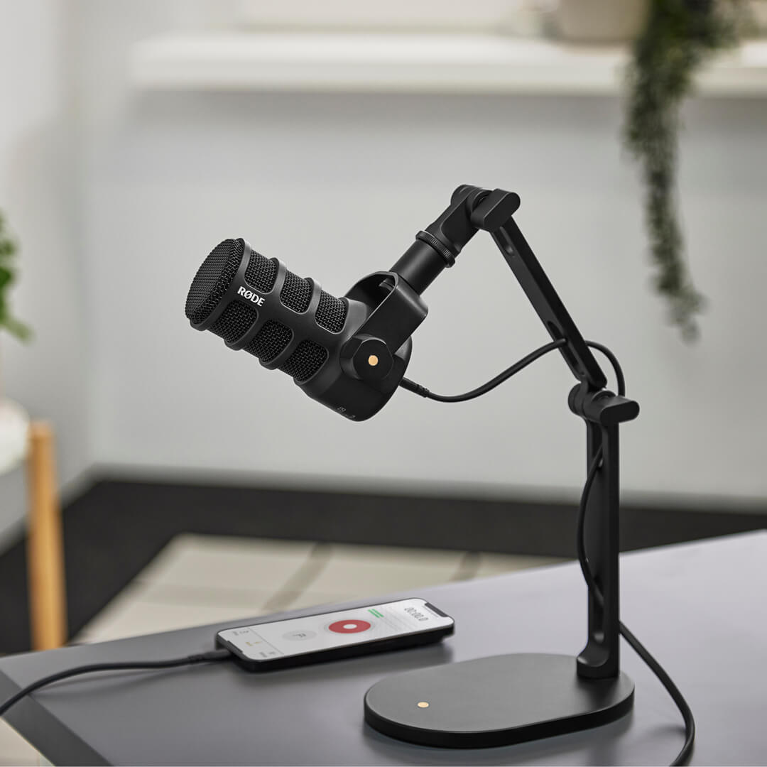DS2にPodMic USBを取り付けて机に置いた使用例