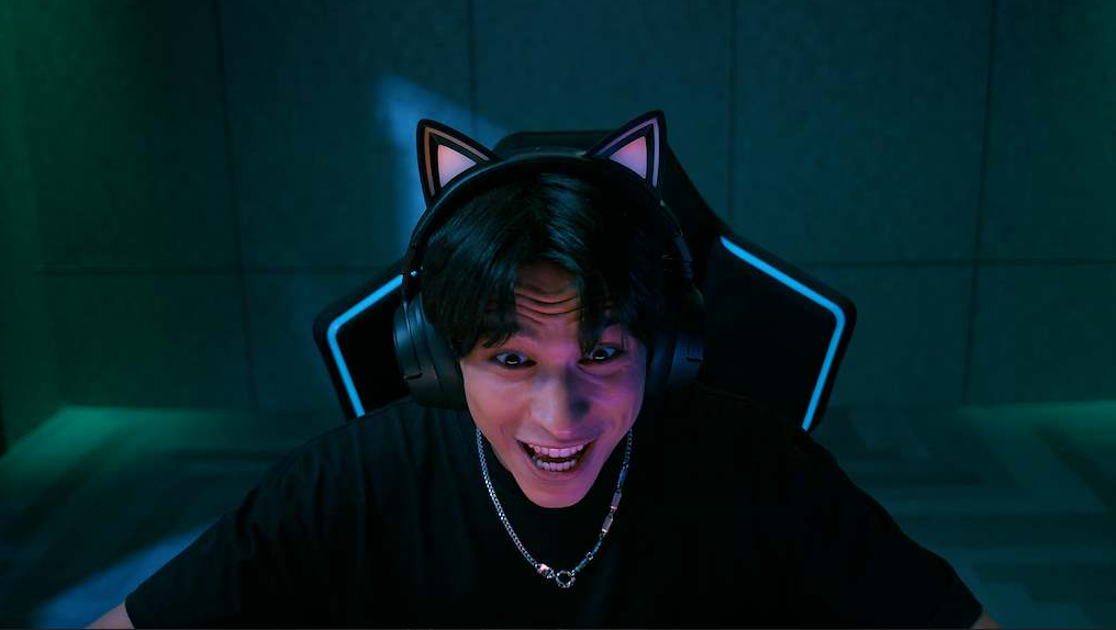 Razer Kiyo V2 Proの発表資料でカメラによる人物の映り方を示す参考画像