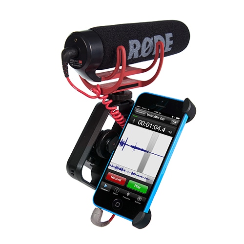 VideoMic GOとスマートフォンを組み合わせた掲載例。写真のマイク、スマートフォン、グリップ等はSC7の付属品ではありません。写真:銀一。