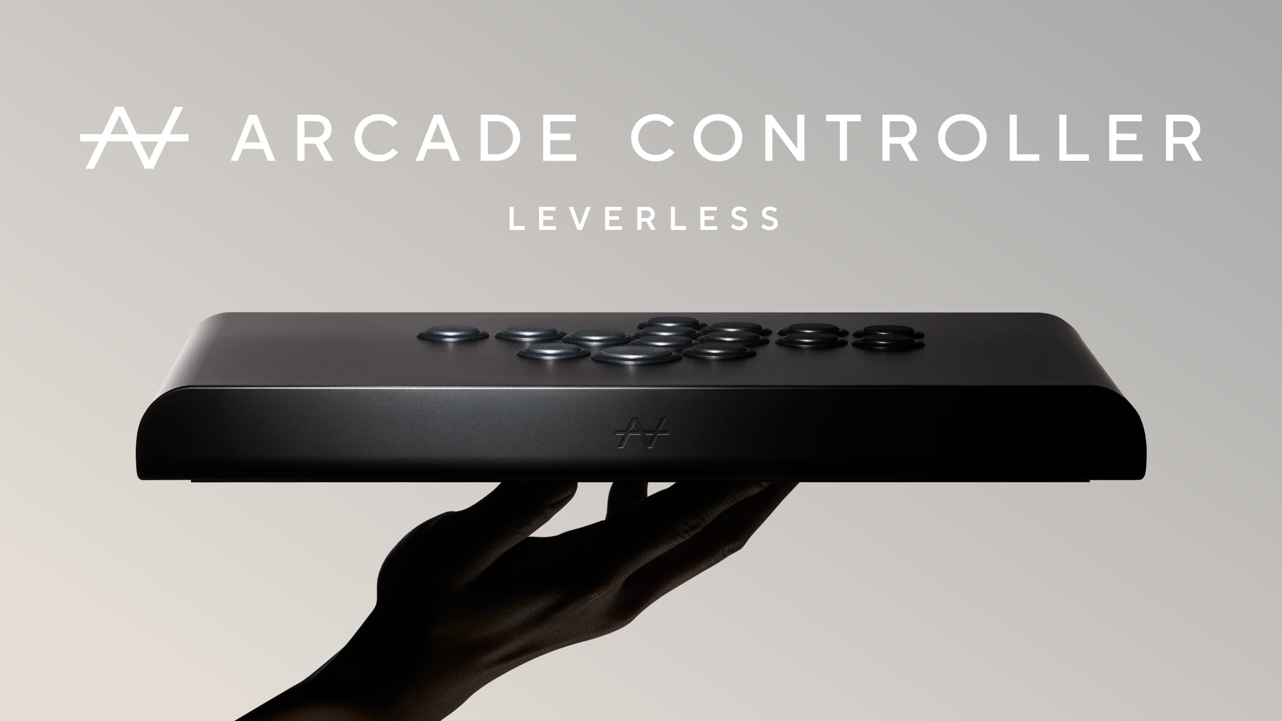 手に載せた黒いZENAIM ARCADE CONTROLLER LEVERLESS完成品の公式画像。上面のボタン配置と本体形状が見える。