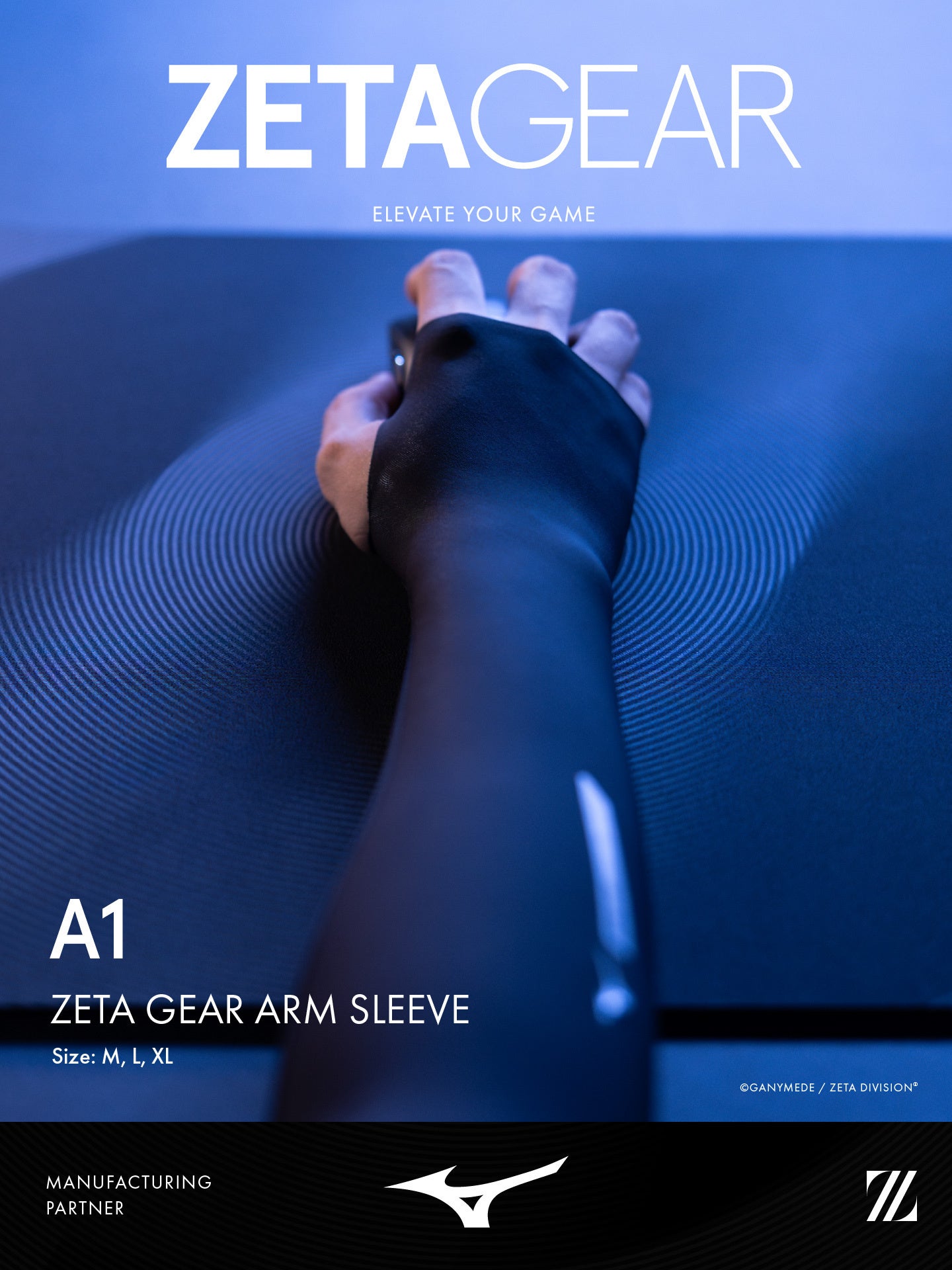 ZETA GEAR ARM SLEEVE A1を着けてマウスを持つ公式装着写真。M・L・XLの表記。